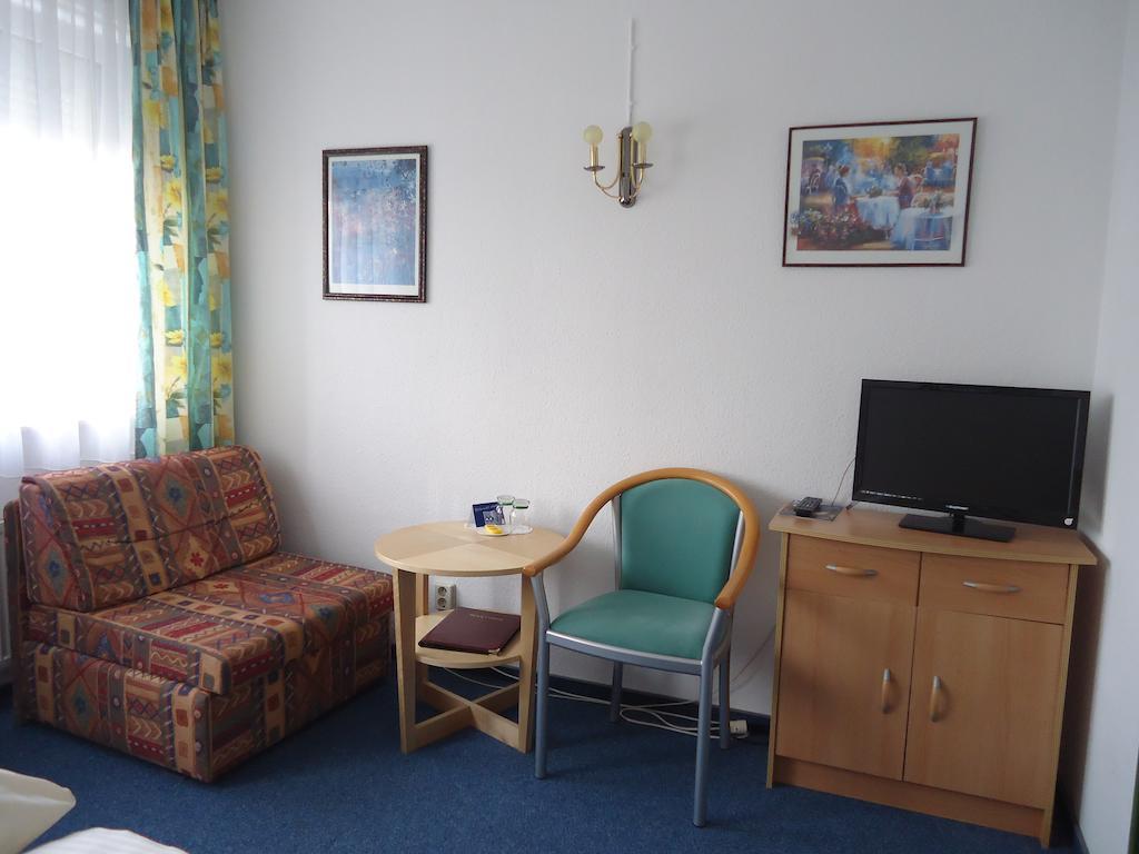 Hotel Central Oberursel Room photo