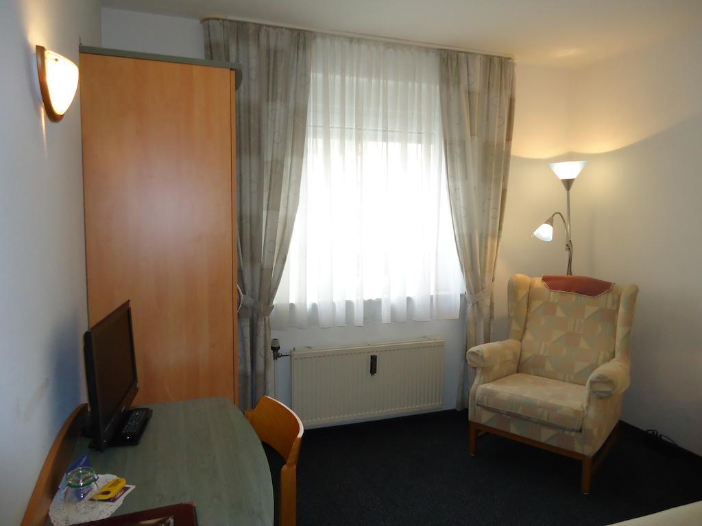 Hotel Central Oberursel Exterior photo